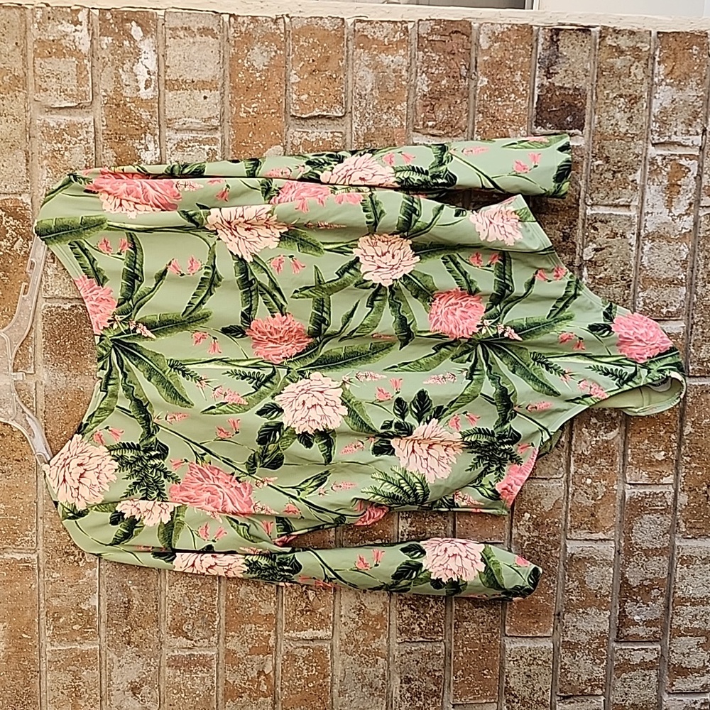 ☀️New Women's AguaBendita x Target Peony Print Long Sleeve Plus Size Swimsuit